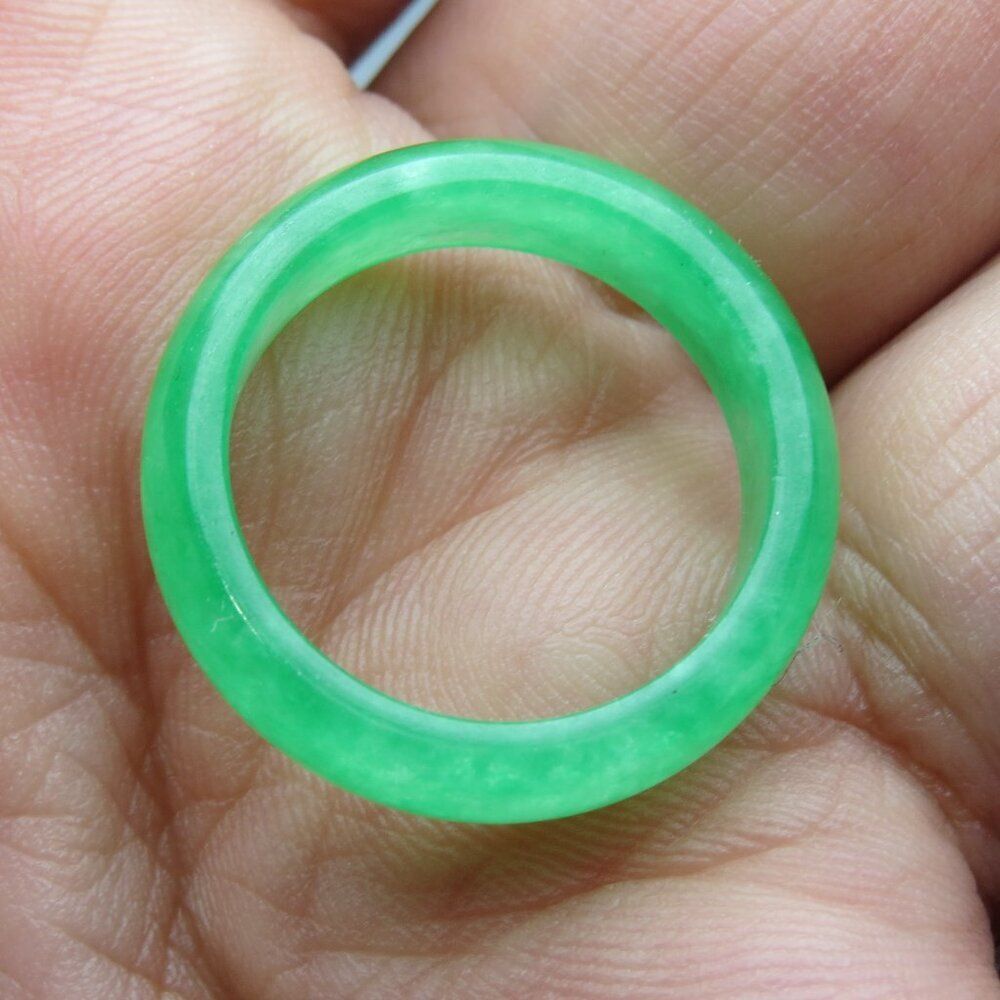 Natural Jade Ring Beautifuly Hand carved